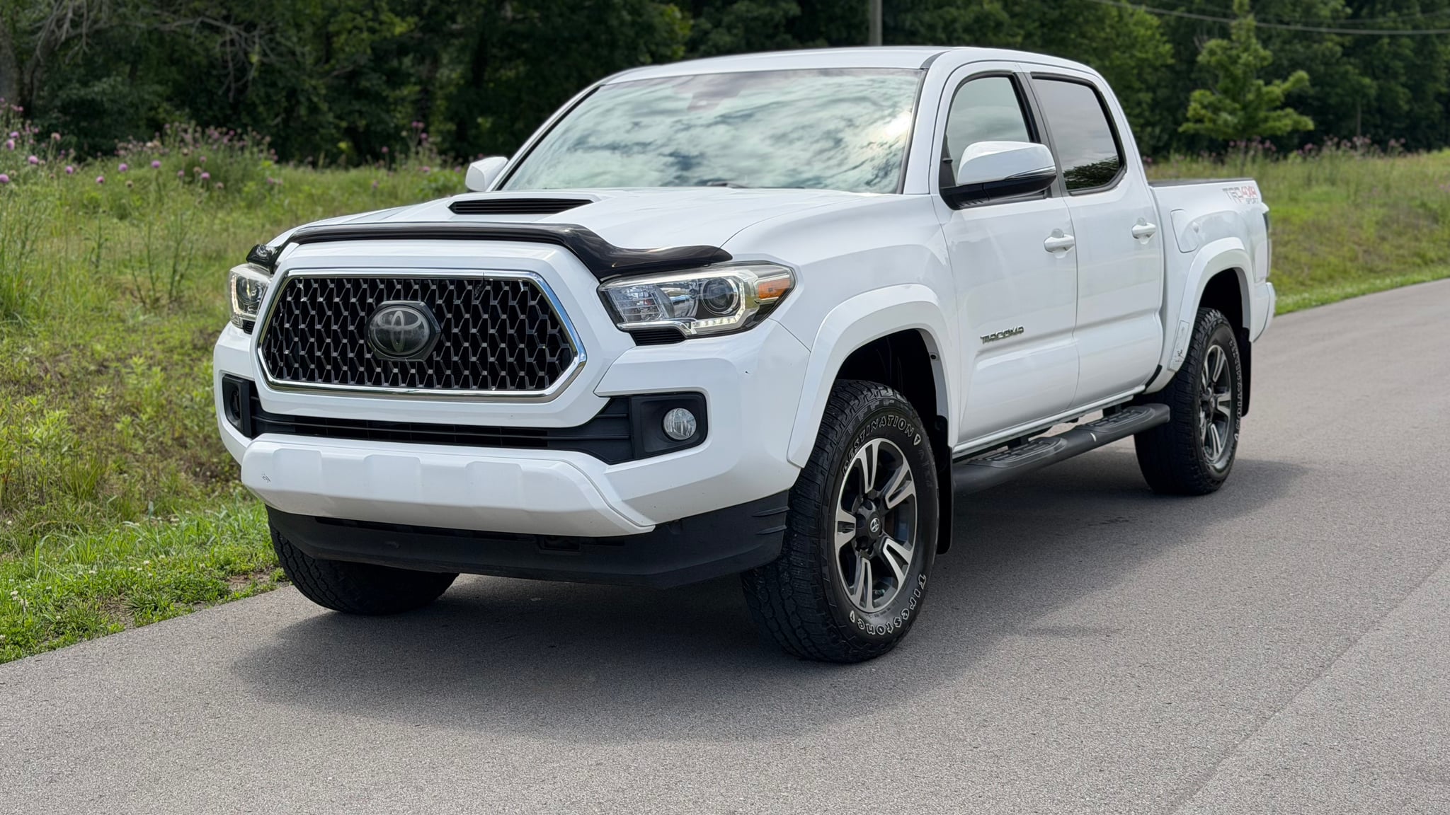 2018 TOYOTA Tacoma - Image 1