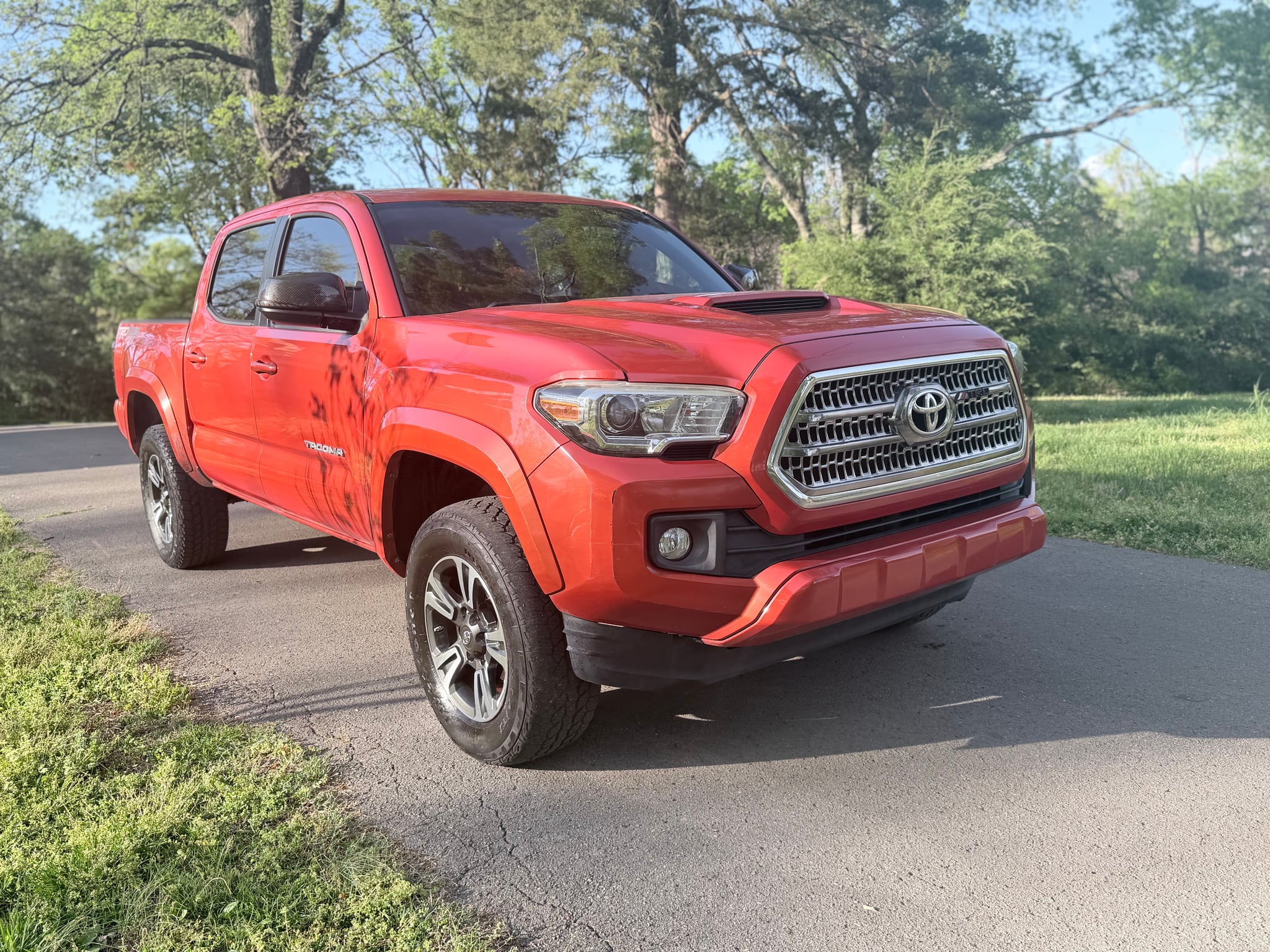 2017 TOYOTA Tacoma - Image 1