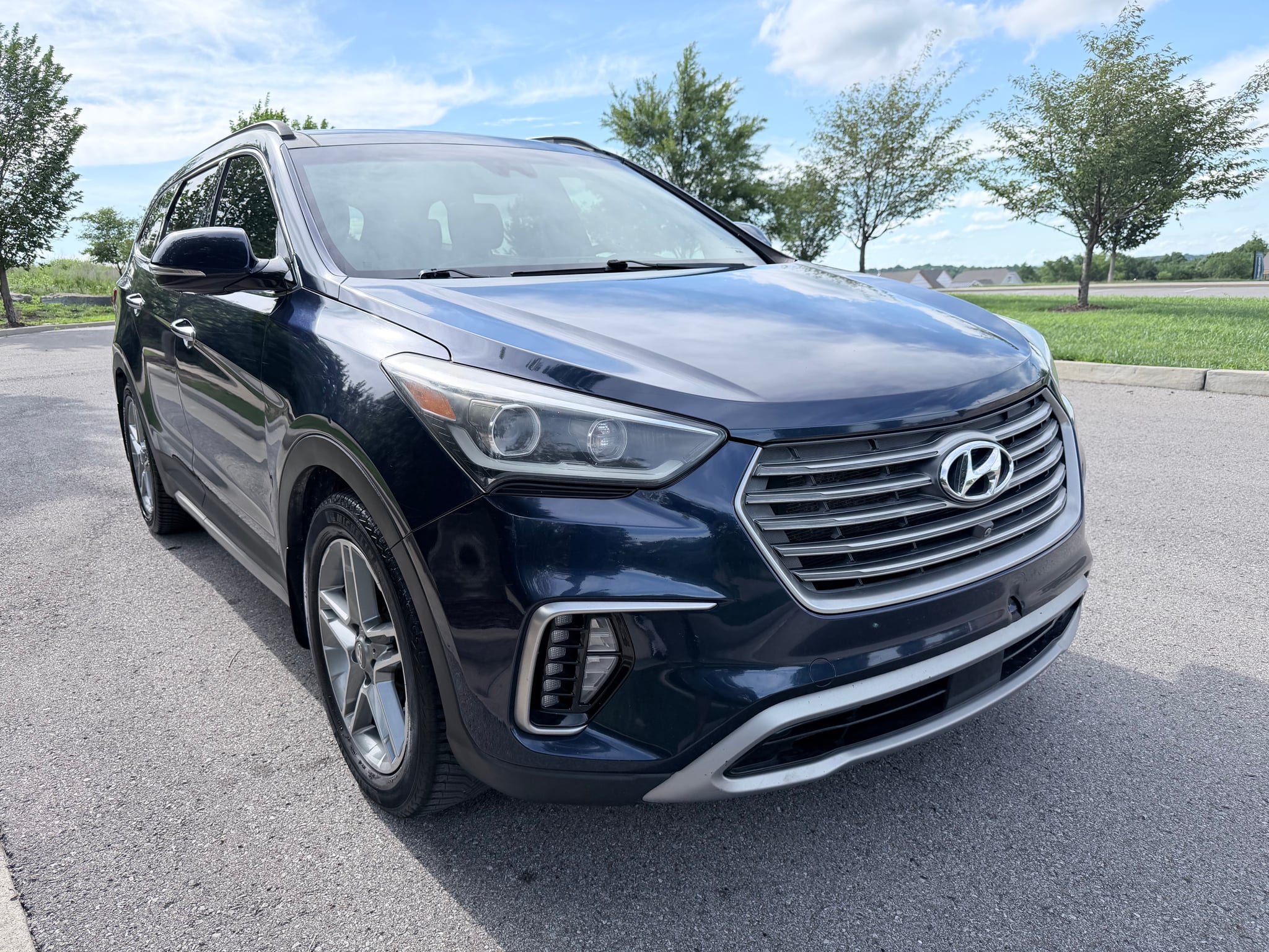 2017 HYUNDAI Santa Fe XL - Image 1