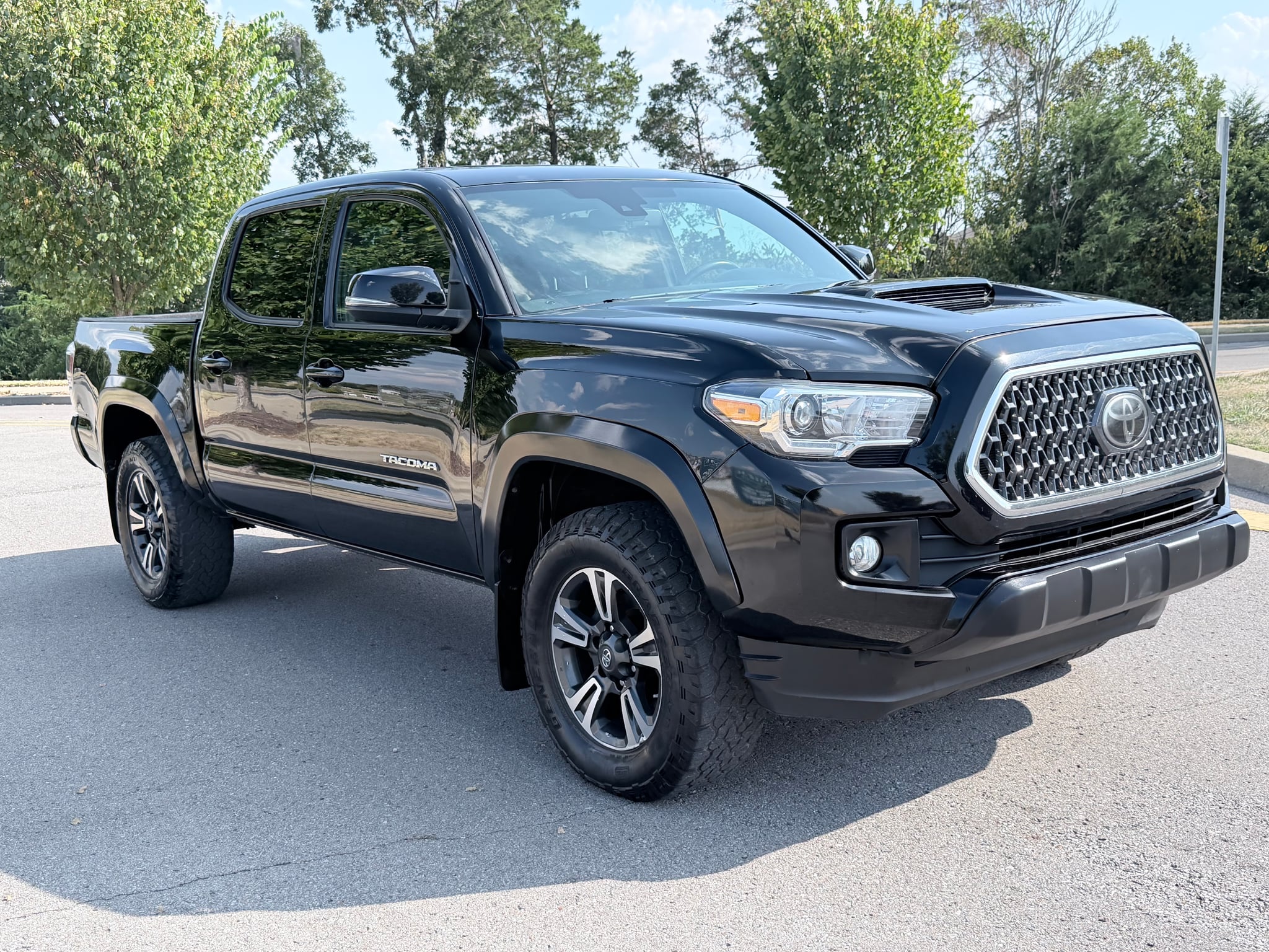 2018 TOYOTA Tacoma - Image 1