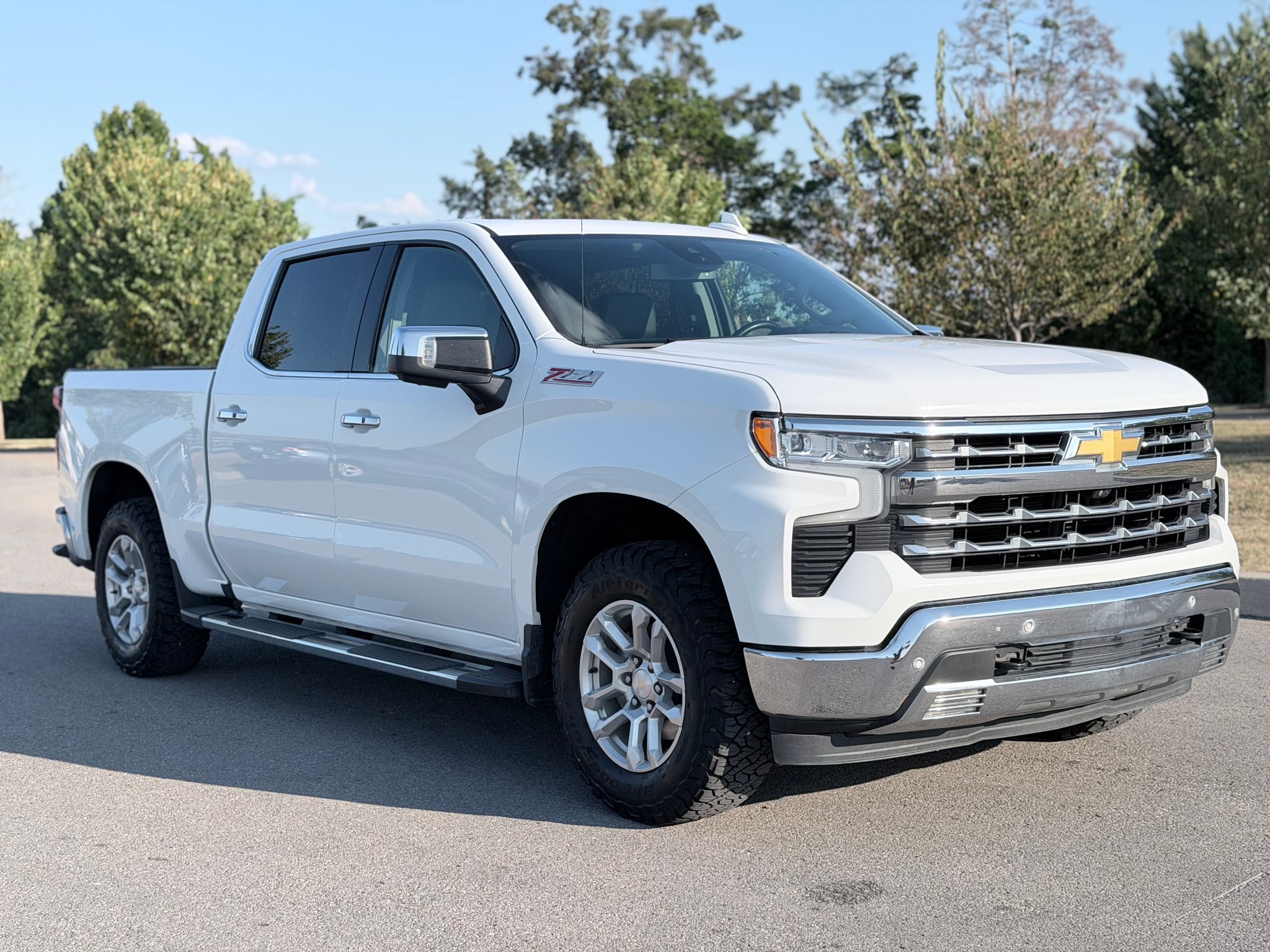 2023 CHEVROLET Silverado - Image 1