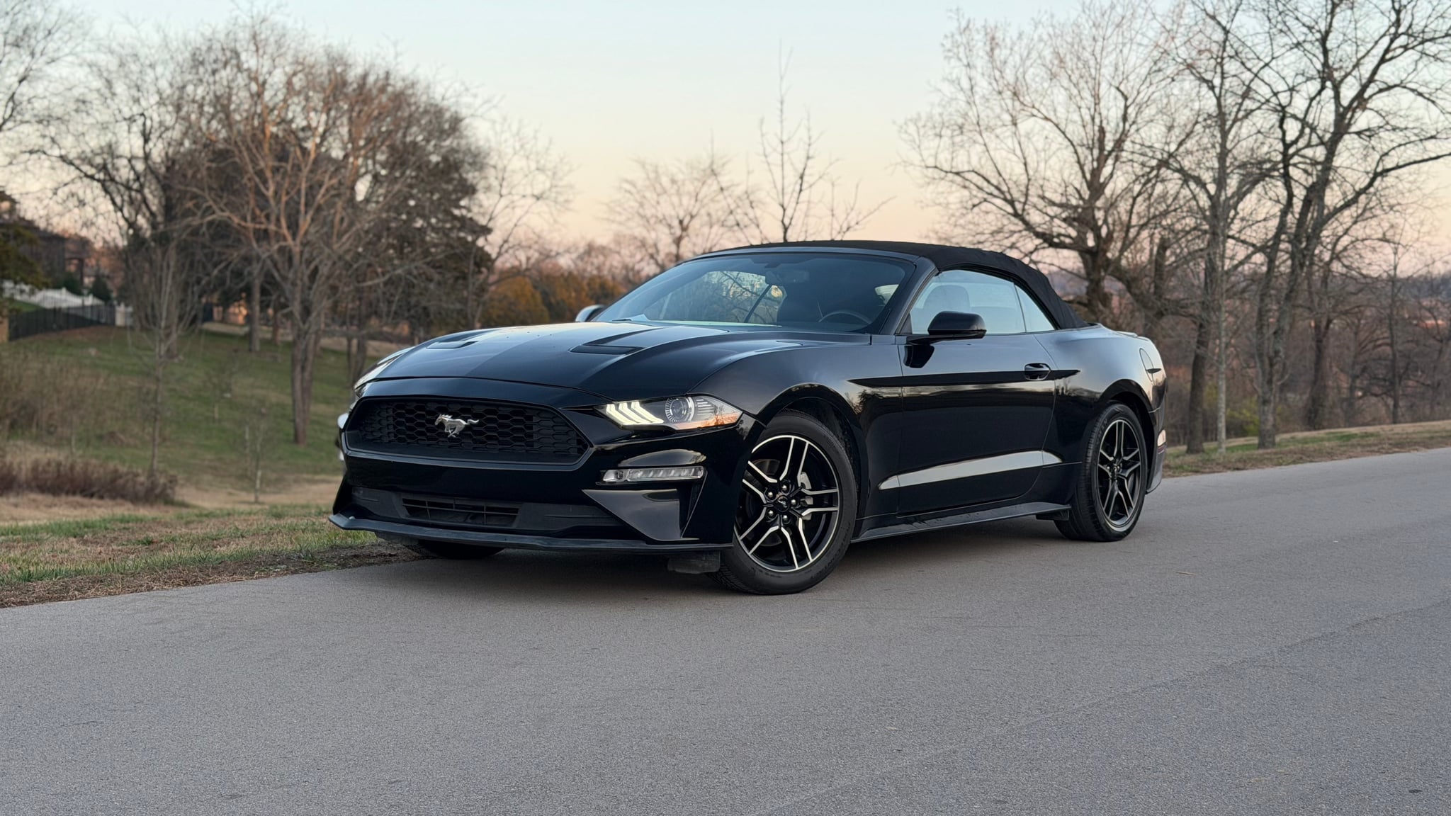 2018 FORD Mustang - Image 1