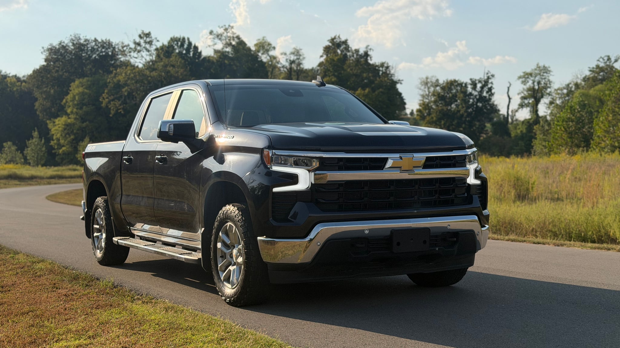2024 Chevrolet Silverado 1500 LT - Photo 2