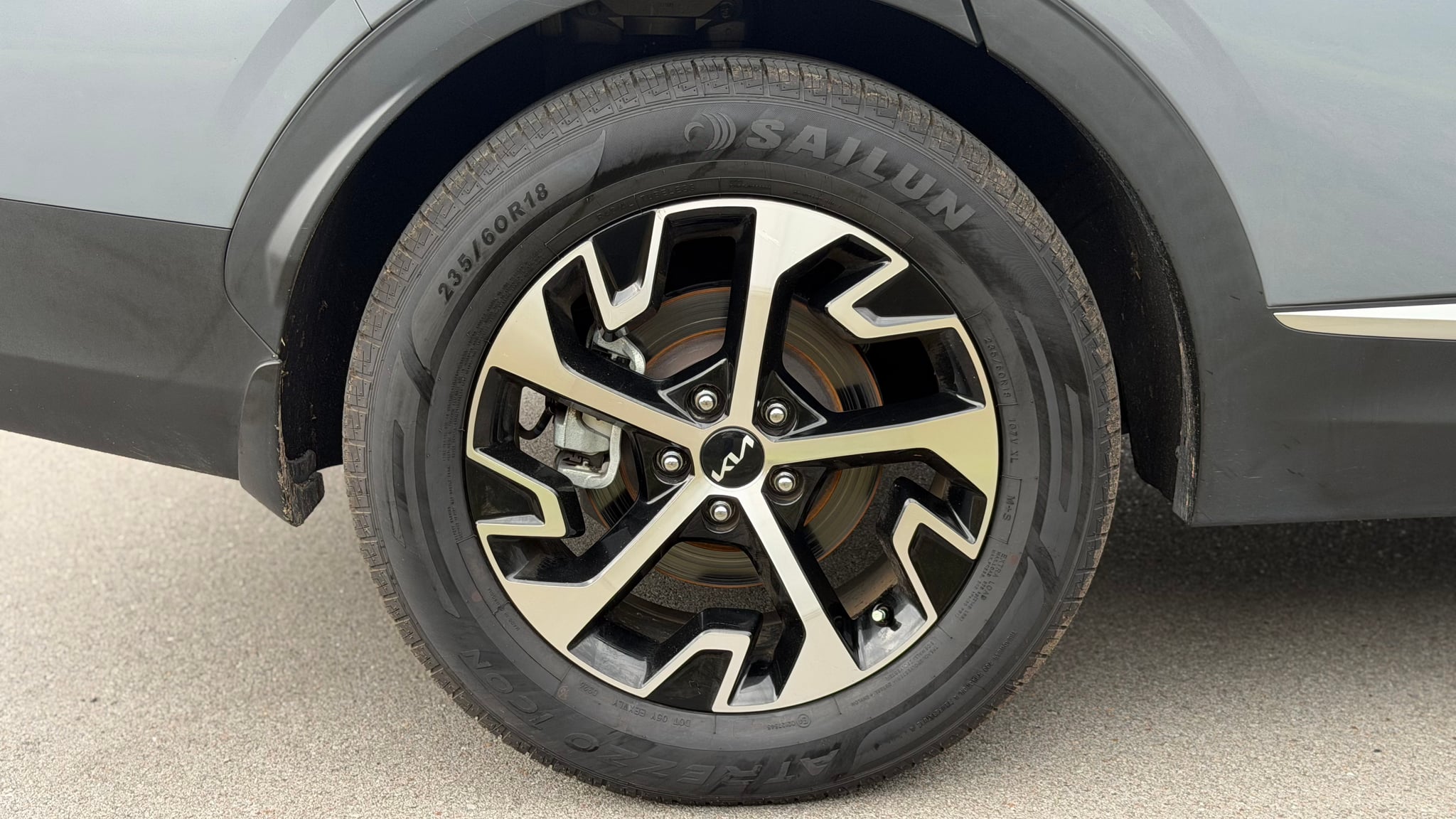 2024 Kia Sportage EX - Photo 11